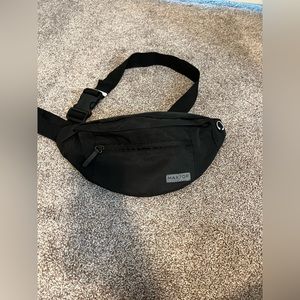 Black fanny pack/belt bag